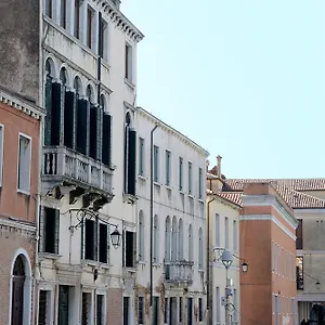 Canal Riva De Biasio Венеция